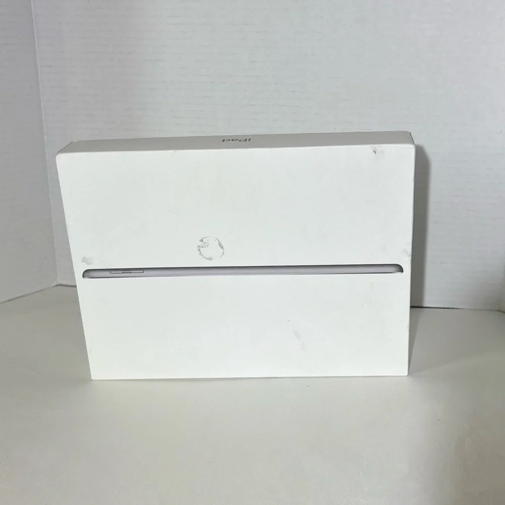 Apple iPad 32gb MP2FLL/A EMPTY box only